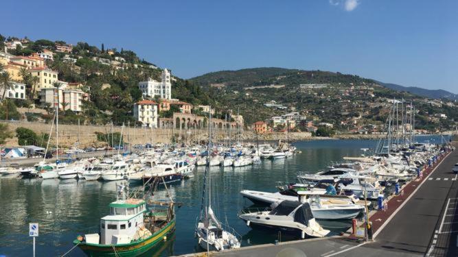 Appartamento Villa Rita A 100 M Dal Mare! Vallecrosia Bagian luar foto