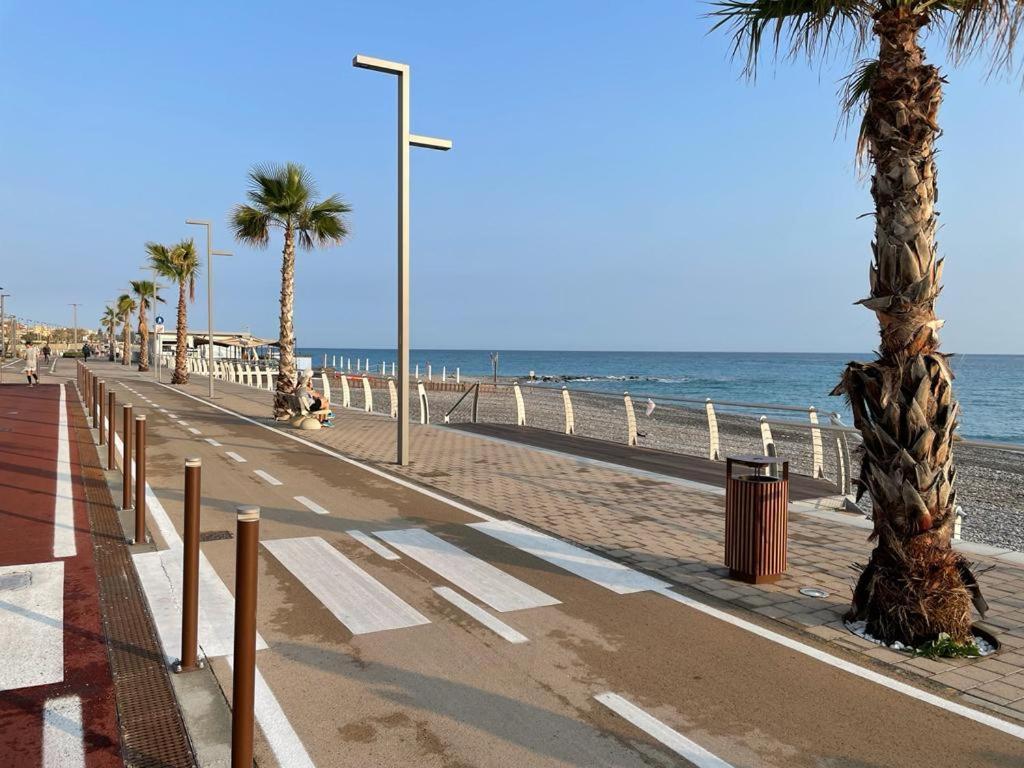 Appartamento Villa Rita A 100 M Dal Mare! Vallecrosia Bagian luar foto
